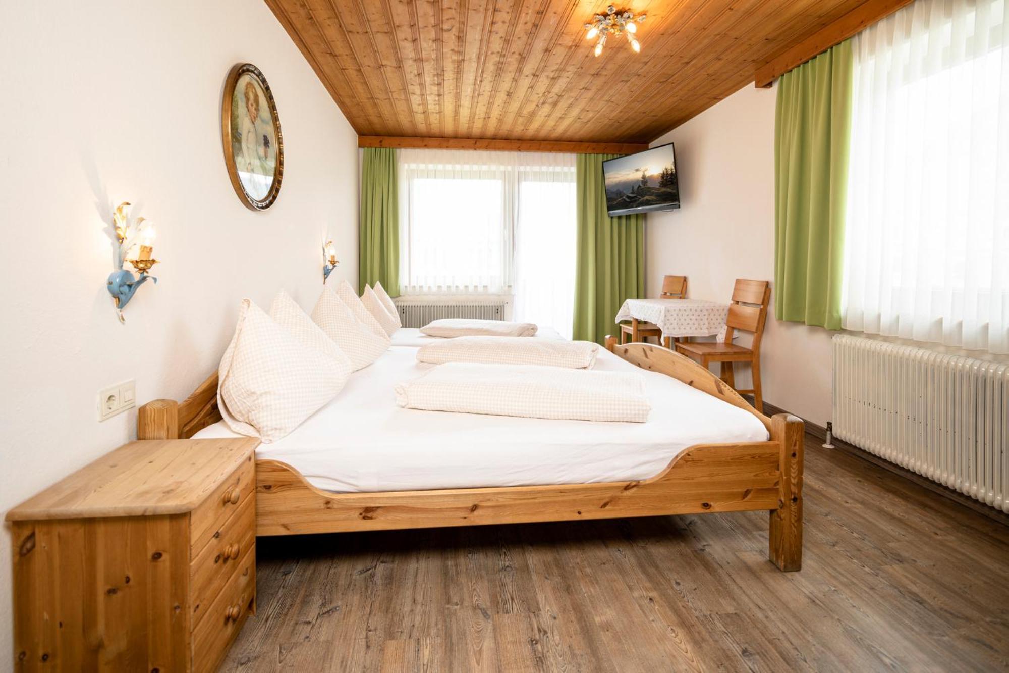 Gasthof Pension Knapp Strass im Zillertal Room photo